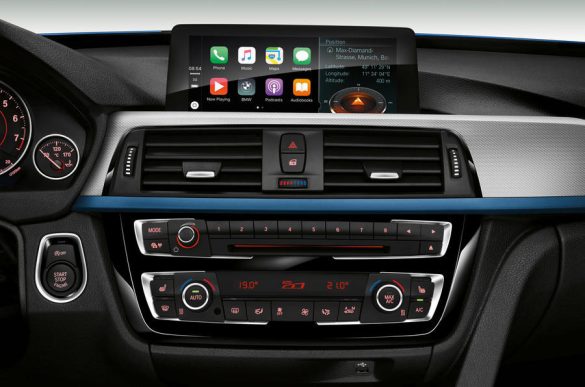 BWM renunta la taxa de abonament pentru Apple CarPlay