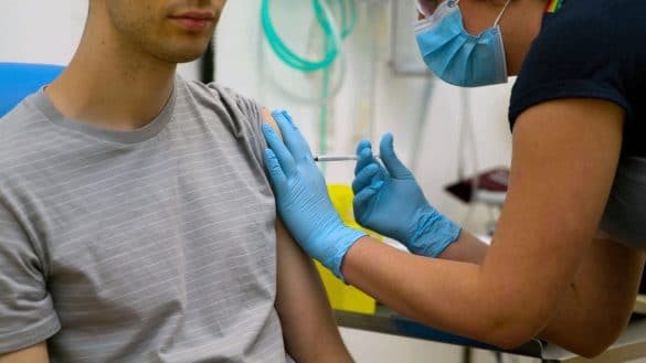 Gigantul farmaceutic Pfizer a inceput testarea unui nou vaccin pentru COVID-19