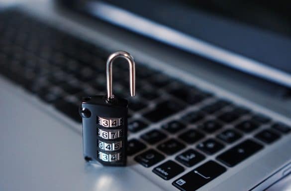 Apple a platit o recompensa de 100.000 de dolari pentru gasirea unei vulnerabilitati critice